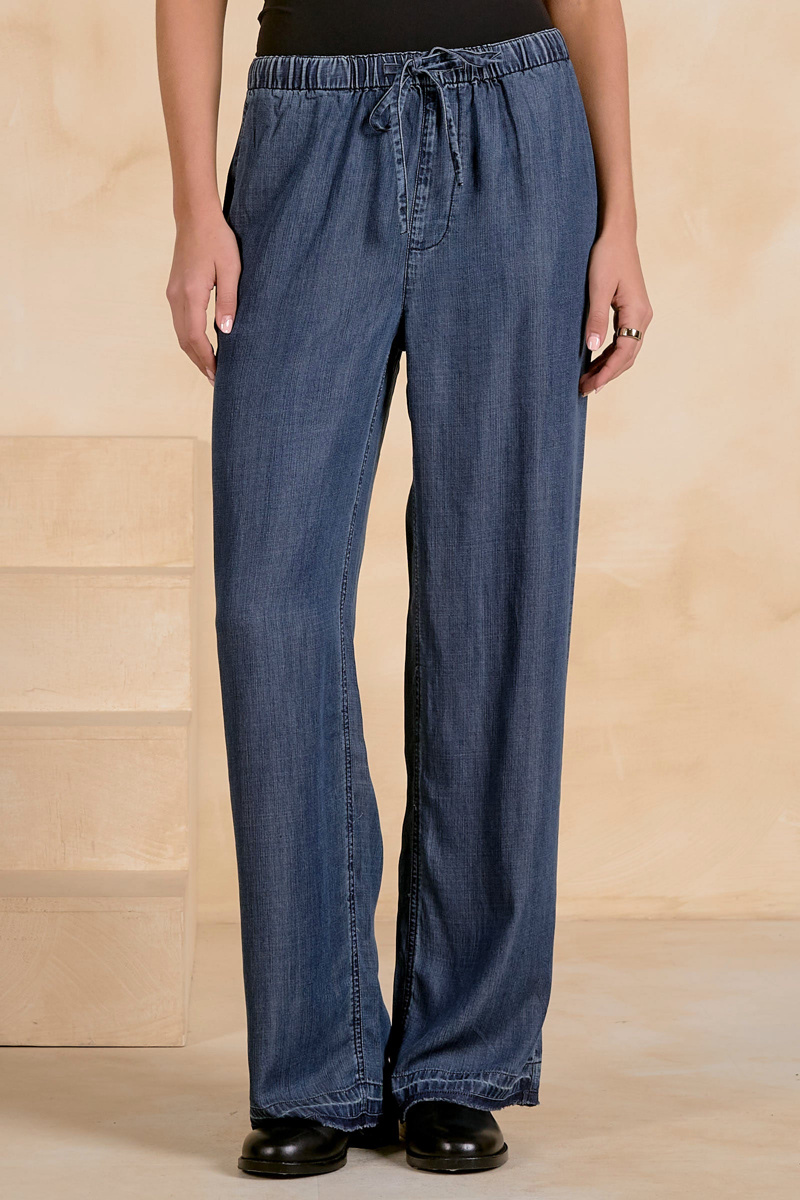 Women's Bottoms for Every Season – Pants, Shorts & Skirts